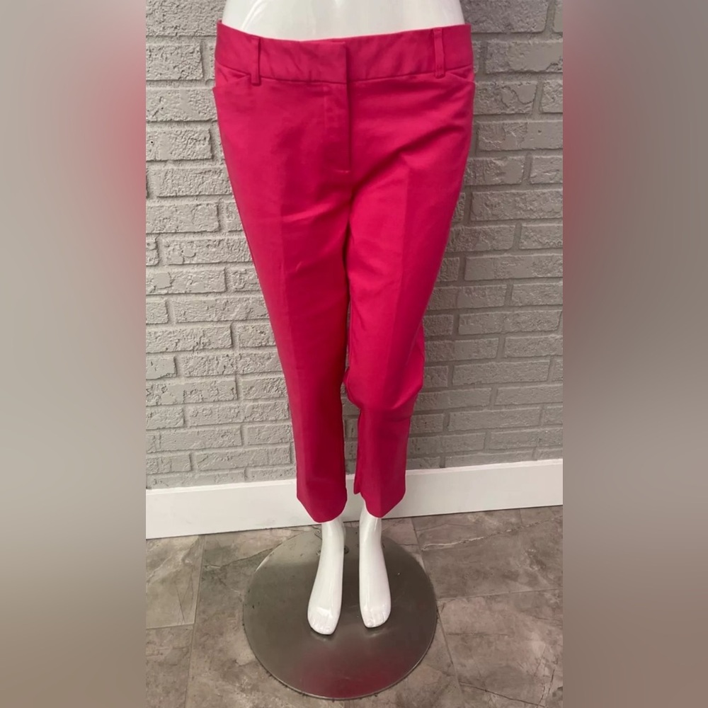 NWOT. Liz Clairborne pink ankle pant.  10.